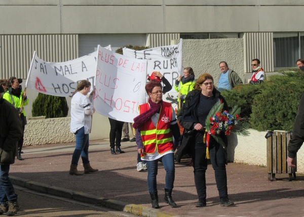 Les Châtillonnais sont venus très nombreux à la Manifestation de soutien des services de notre hôpital !...