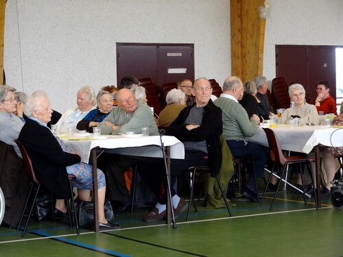 Le goûter des Aînés au printemps 2013...