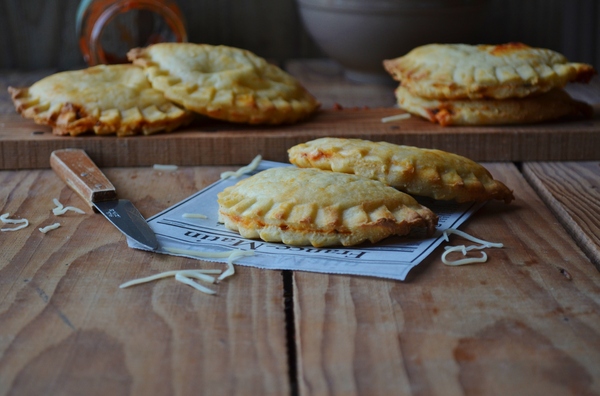 Empanadas à la sauce tomate aux champignon et à la féta