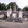 labry dans cimetière tombe collective