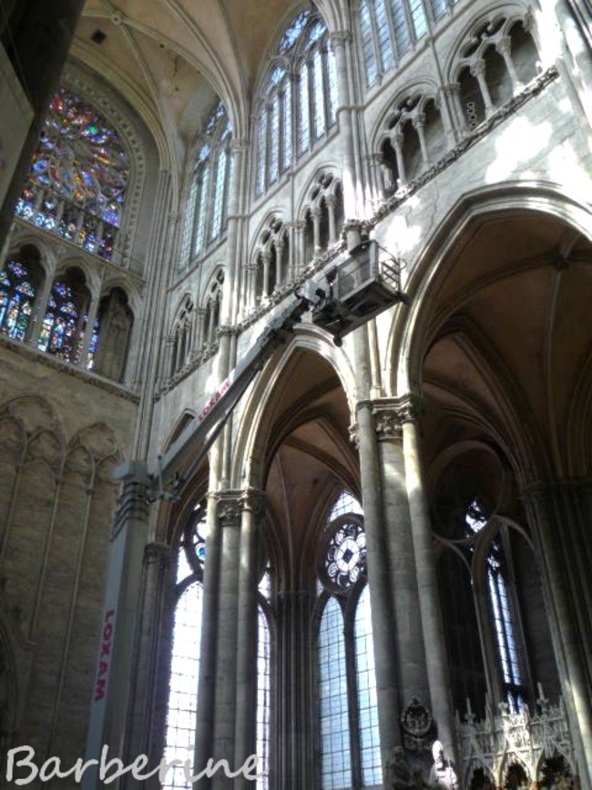 Un bourdon dans la cathédrale d'Amiens 