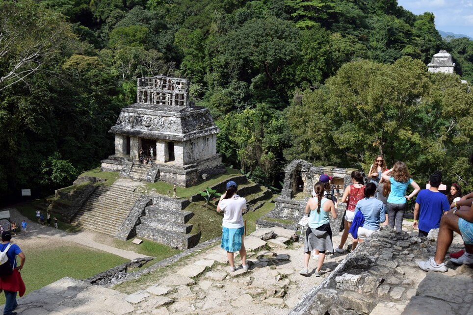 Palenque - Temple del Sol vu du temple de la Cruz