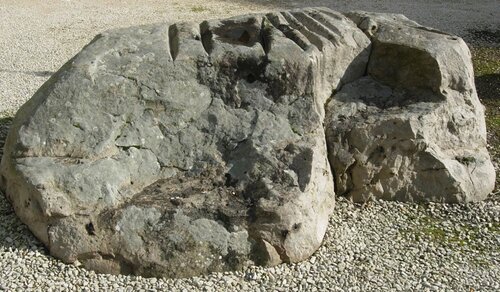 Des traces énigmatiques dans la pierre