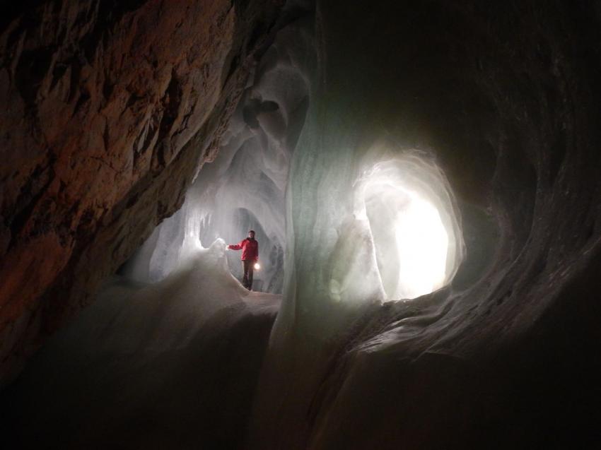 Besoin d'aventure ? Partez en Autriche découvrir la plus grande grotte de glace du monde
