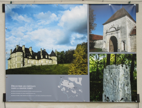 Les superbes photos automnales de Claire Jachymiak ont animé les murs de la cour du Musée du Pays Châtillonnais