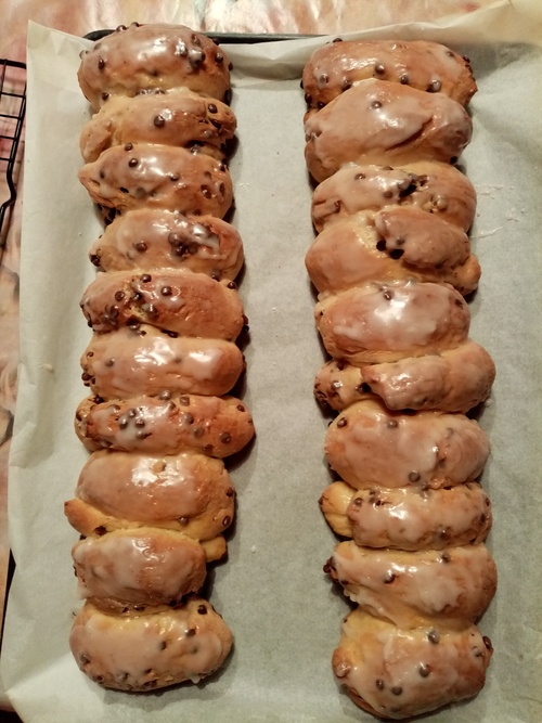 Gâteau au rhum et fruits confits-Petits pains aux pépites de chocolat