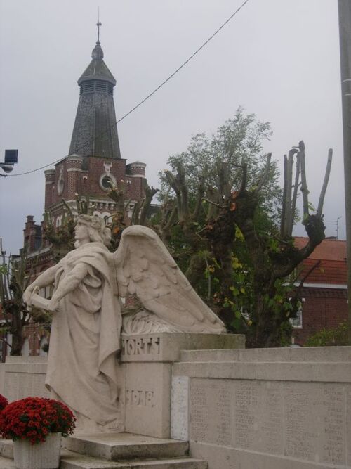 Monument aux morts et beffroi de Vieux-Berquin