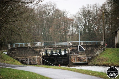 Attigny, et son écluse