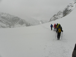 Traversée du glacier du Cho La Pass sur la route vers Dzonglha
