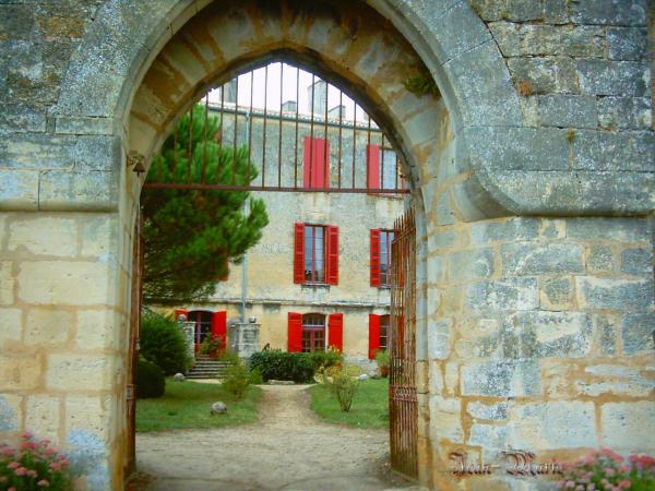 le château des Benauges (arbis) gironde