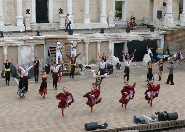 Jour 9 - Plovdiv - Danses folkloriques French Cancan