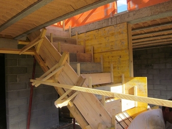 réalisation des coffrages pour l'escalier béton 002