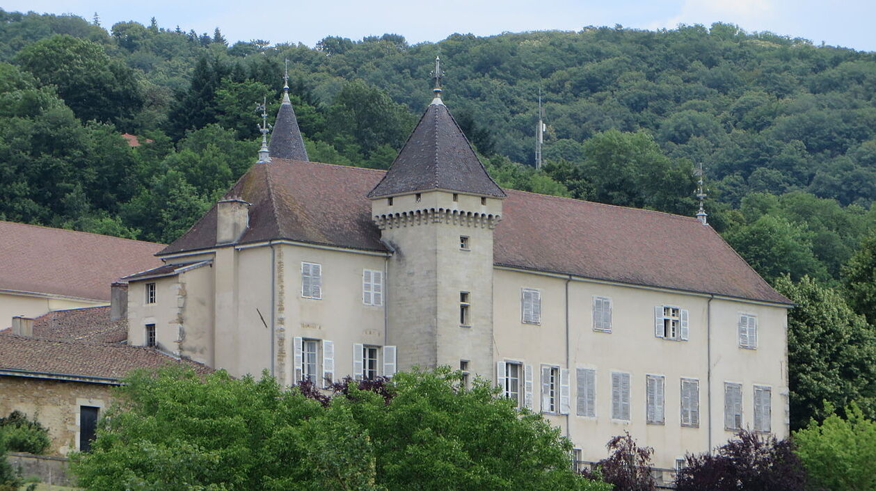 Le château de la Tour-des-Échelles.