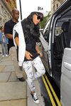 Rihanna quitte son hôtel londonien
