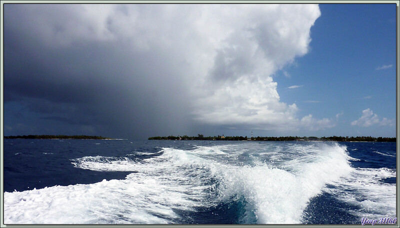 Départ, sous un ciel n'augurant rien de bon, pour "l'Ile aux Récifs" - Rangiroa - Tuamotu - Polynésie française