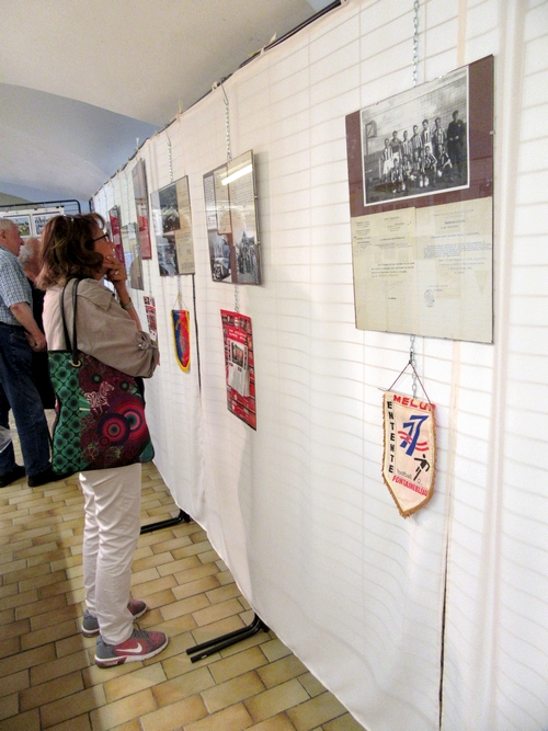 L'exposition sur le foot à Châtillon sur Seine et Sainte Colombe sur Seine, par les Amis du Châtillonnais, a été une grande réussite !
