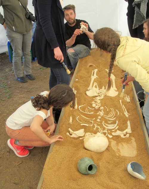 Des séances d'archéo-anthropologie  ont eu lieu au Musée du Pays Châtillonnais-Trésor de Vix durant les vacances de printemps 2019