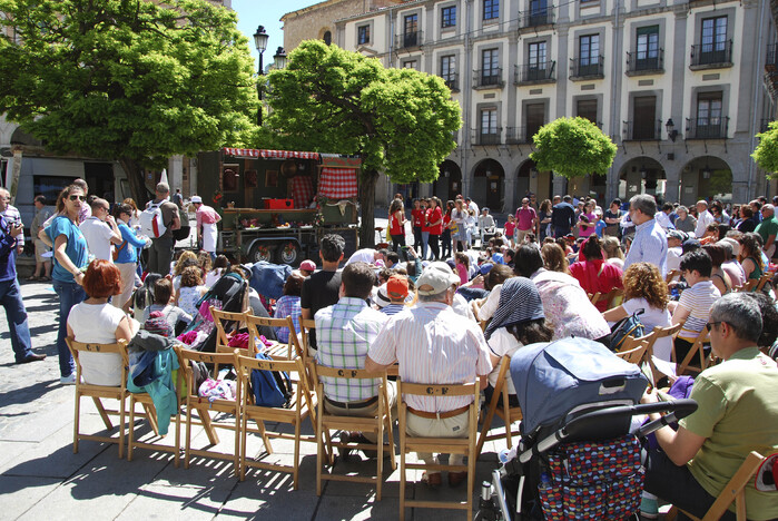 Castilla - Segovia - Animation sur la plaza Mayor