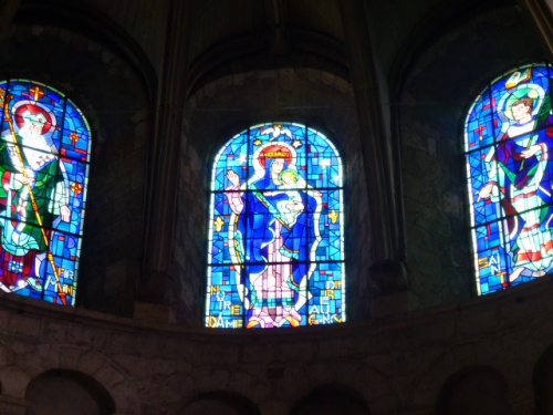 INTERIEUR DE NOTRE-DAME de BEAUGENCY, Vitraux, Chapiteaux, Statuaire ....