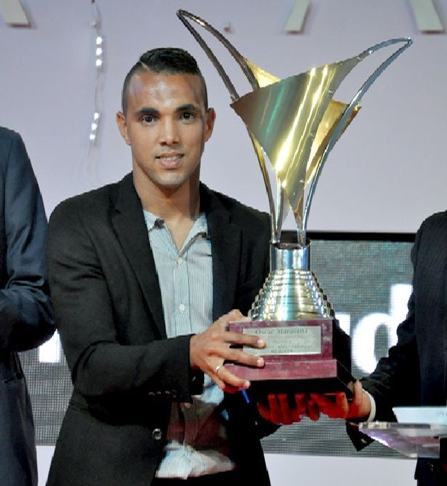 Hachoud reçoit l\'oscar du meilleur joueur de la saison