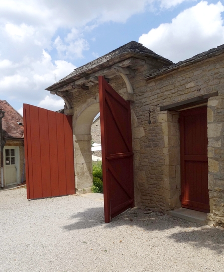 "Maisons rouges" une très belle exposition au château de Bussy Rabutin