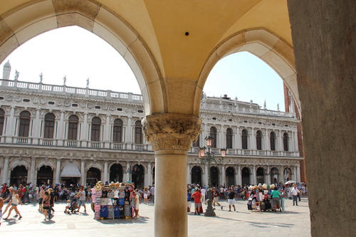 Comme promis, nous vous  présentons Venise .