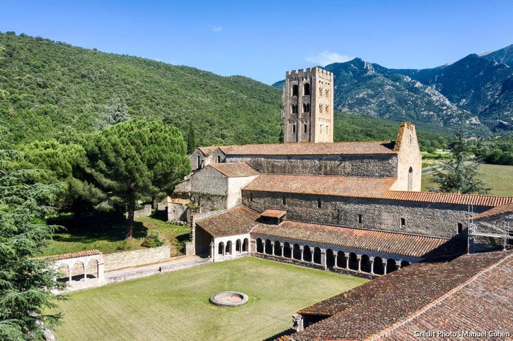 Abbaye Saint Michel de Cuxa, vue aérienne