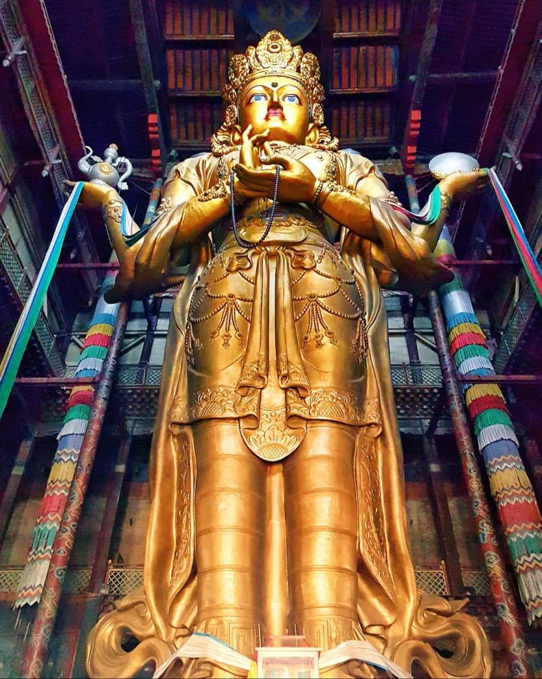 Résultat de recherche d'images pour "statue de Megjid-Janraisig, le bodhisattva Avalokiteshvara"