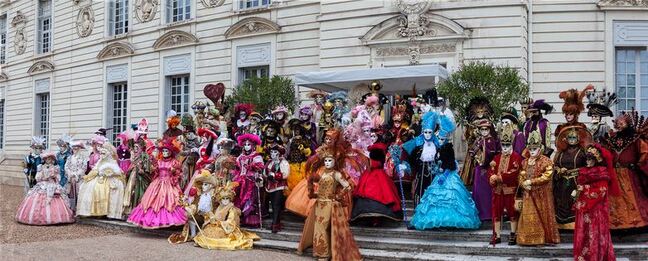 JARDINS D " ANNEVOIE EN FETE