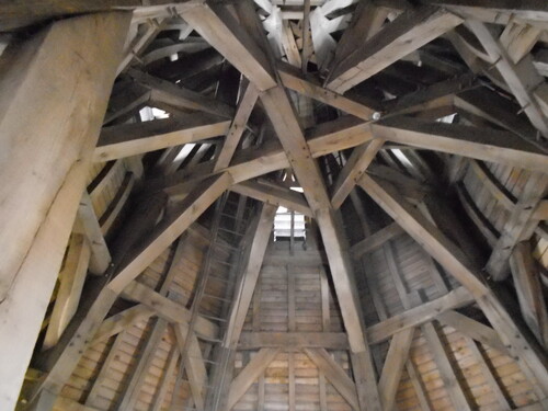 intérieur du Beffroi de Thuin - charpentes du clocher