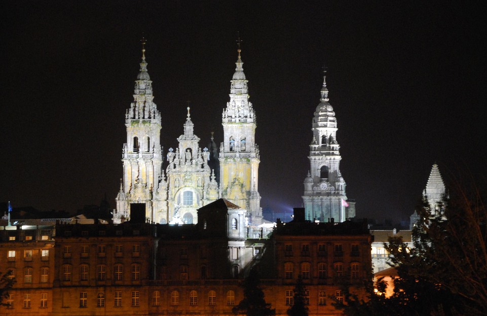 J53 - Santiago - La cathédrale vue de la chambre à l'albergue