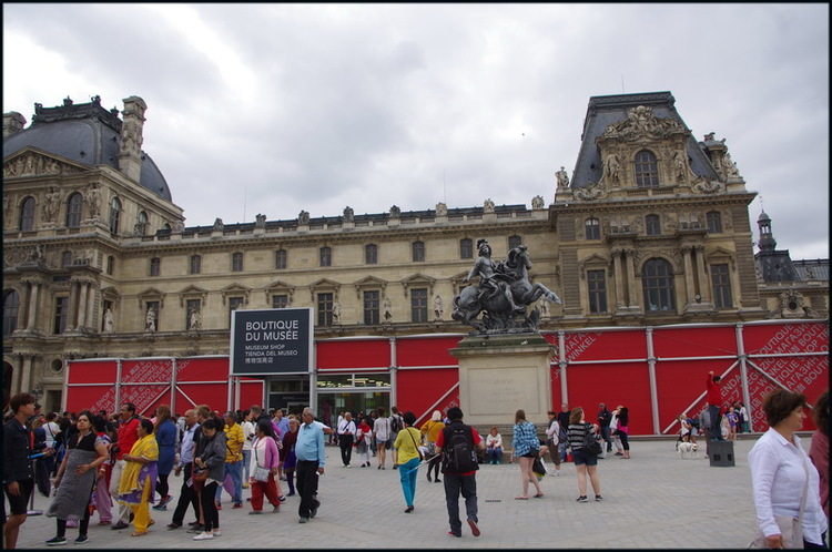 Comment enlaidir Paris... Les marchands du temple (2)