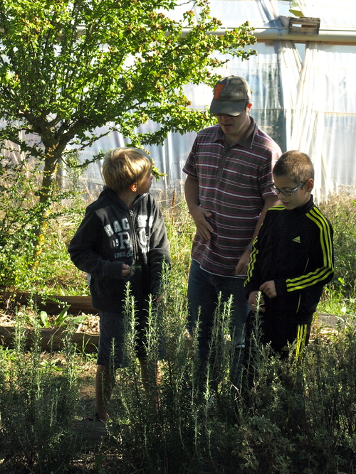 Sortie dans les jardins de l' association VIE.