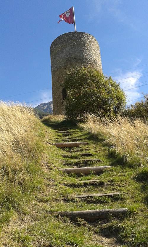 Sur le chemin de la tour, Saxon Valais.