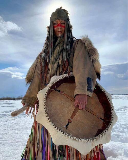 Sage amérindien et son tambour