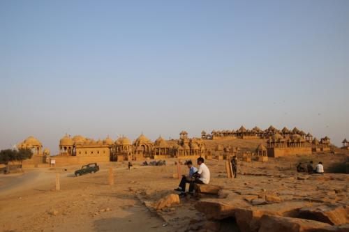 Les cénotaphes de Bada Bagh et la crémation en Inde