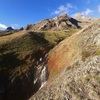 Passage près d'une belle chute où il ne faut pas tomber