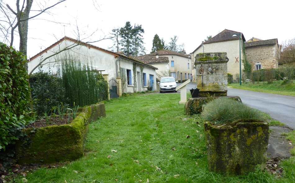 Charras, petit bourg voisin de Villebois.