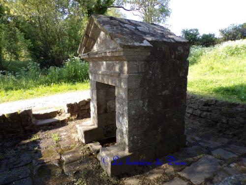 Carnac, la fontaine saint Michel