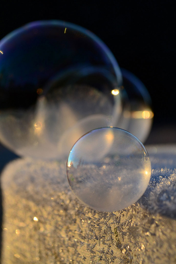 Apprendre à fabriquer et photographier de belles bulles de savon gelées