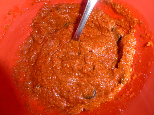 Des Quenelles gratinées, Sauce Tomate au Pesto rosso et Olives