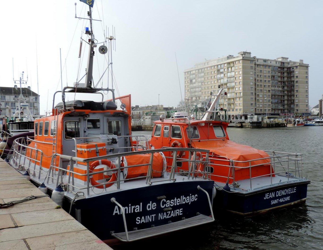 A l'abri dans le port....