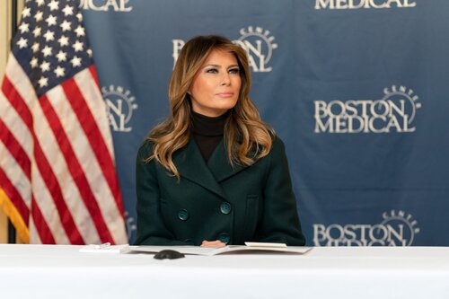 Melania Trump ne veut pas se faire oublier : son appel à ses fans