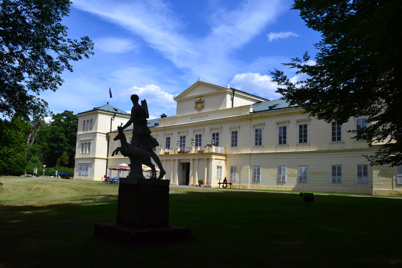 LES BAINS KYNZVAERT ET UN DES CHATEAU DE METTERNICH