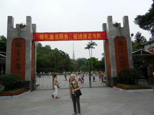 PARC DES CHEVRES ET DES ORCHIDEES A GUANGZHOU AVEC QING ET RENE