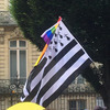 un drapeau breton lgbt à la pride 2022