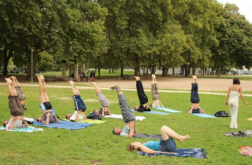 Atelier yoga à un pique-nique crudivore, dimanche 8 septembre 2013 à Paris
