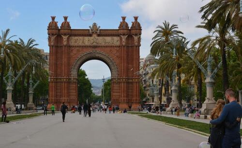 Promenade entre l’Arc de Triomphe et le parc de la Citadelle à Barcelone
