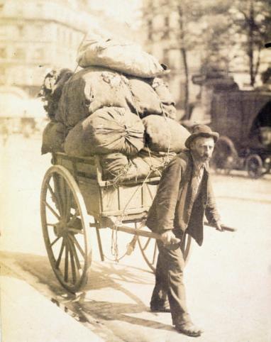 Peut être une image de 1 personne