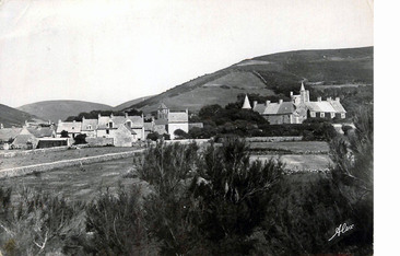 LES REMPARTS DE VAUVILLE (Manche)